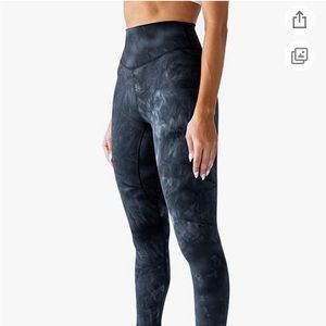 Kamo Fitness tie dye leggings in black/gray - Size S